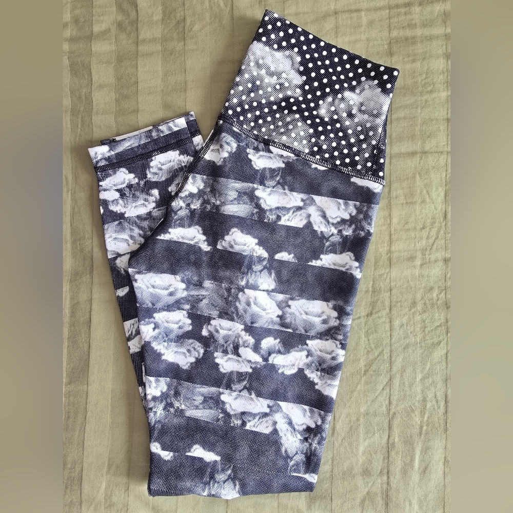 Lululemon High Times Pant *Full-On Luon Size 6